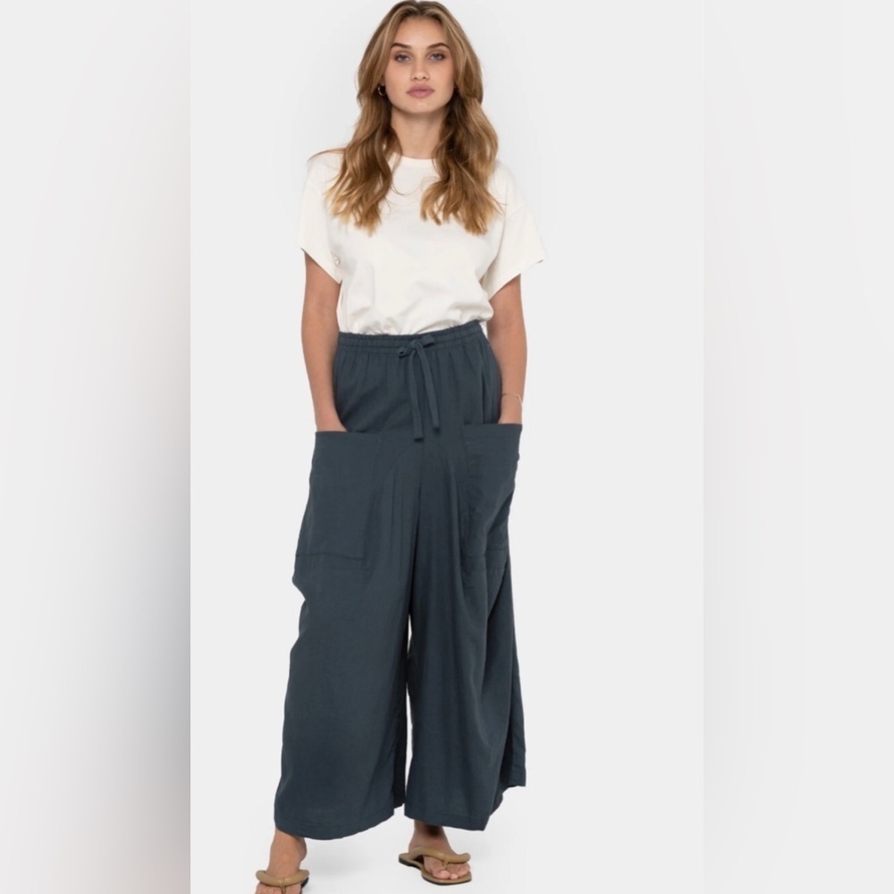 PEACE LOVE WORLD LIZ BOHÈME LINEN CROPPED PANTS​​​​‎